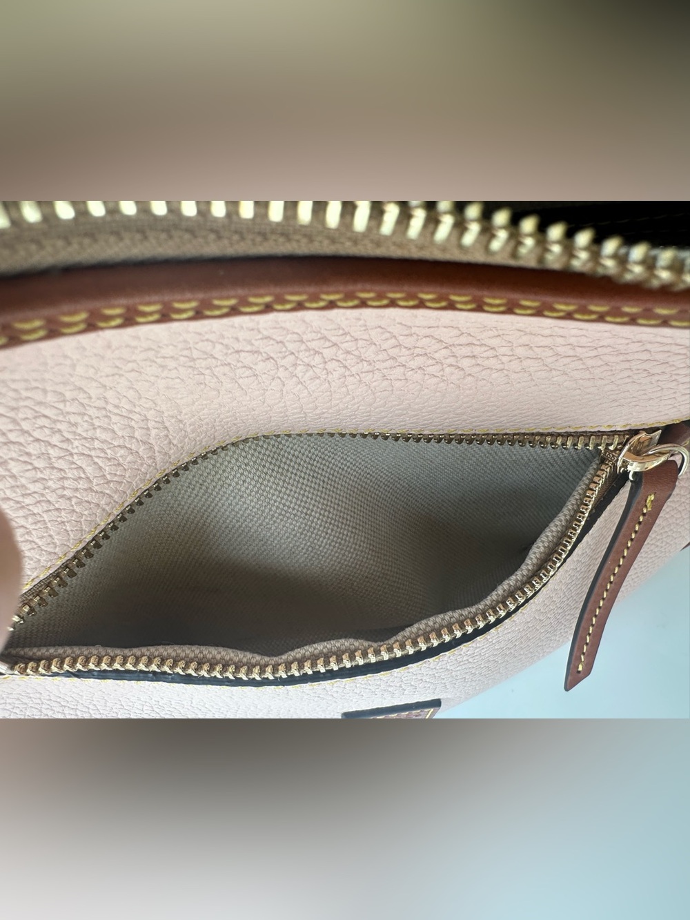 Dooney & Bourke Blush Pink Pebble Grain Leather Hobo Shoulder Bag. V2204120 - Picture 9 of 16